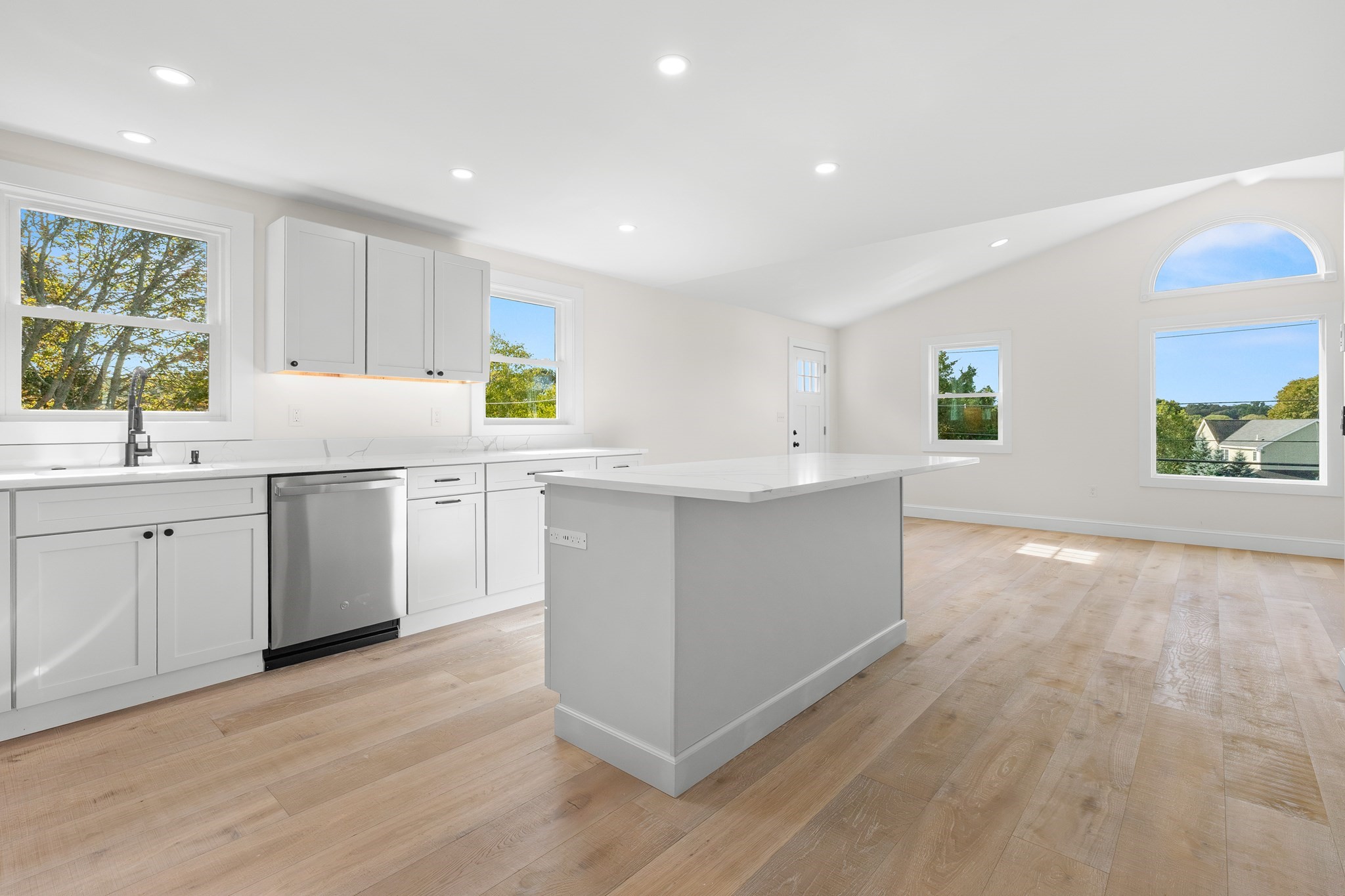 16 Reynard St #2, Gloucester