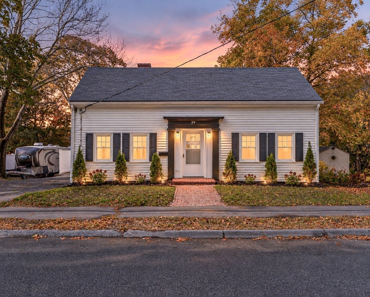 39 Forest St, Danvers, MA 01923