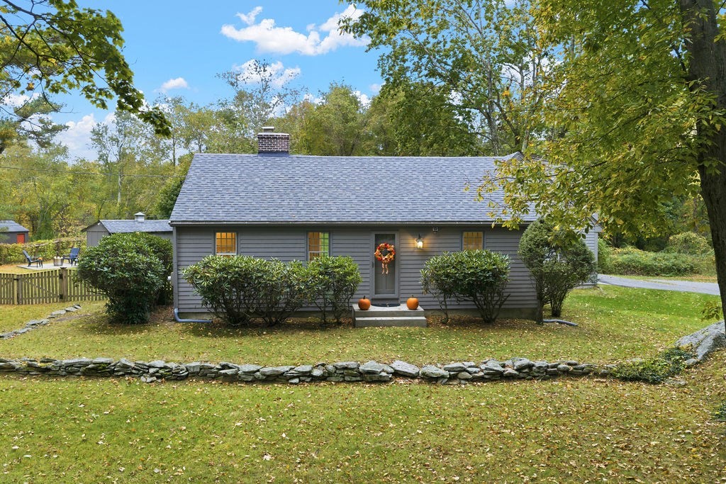 31 Wheaton Ave, Rehoboth, MA 02769