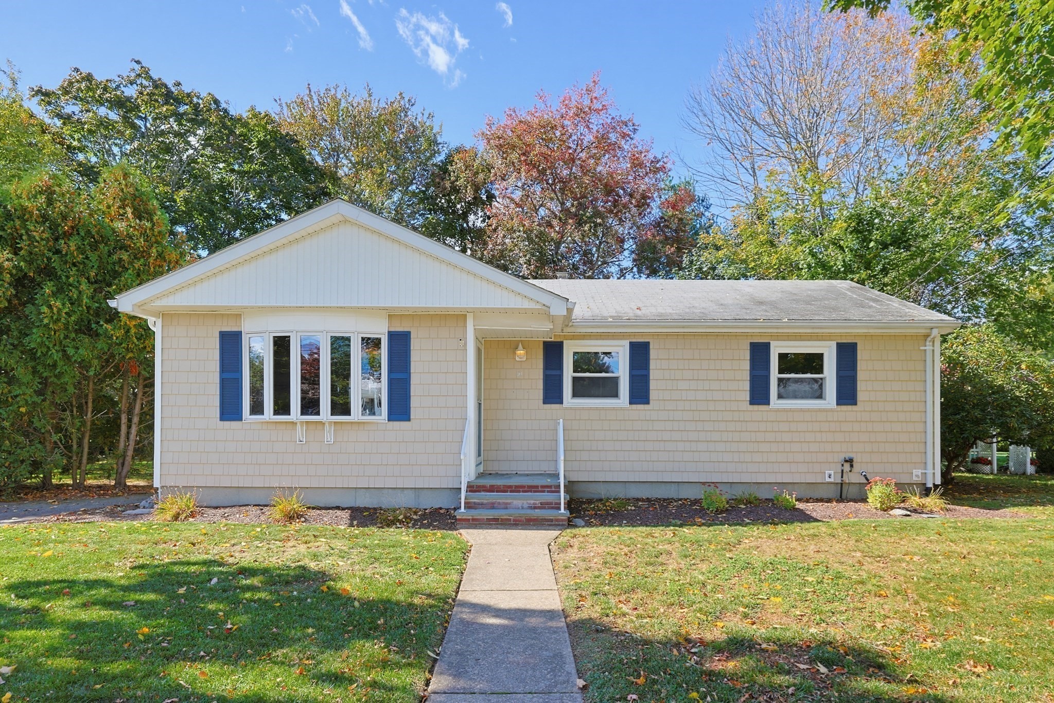 51 Robin, Somerset, MA 02726