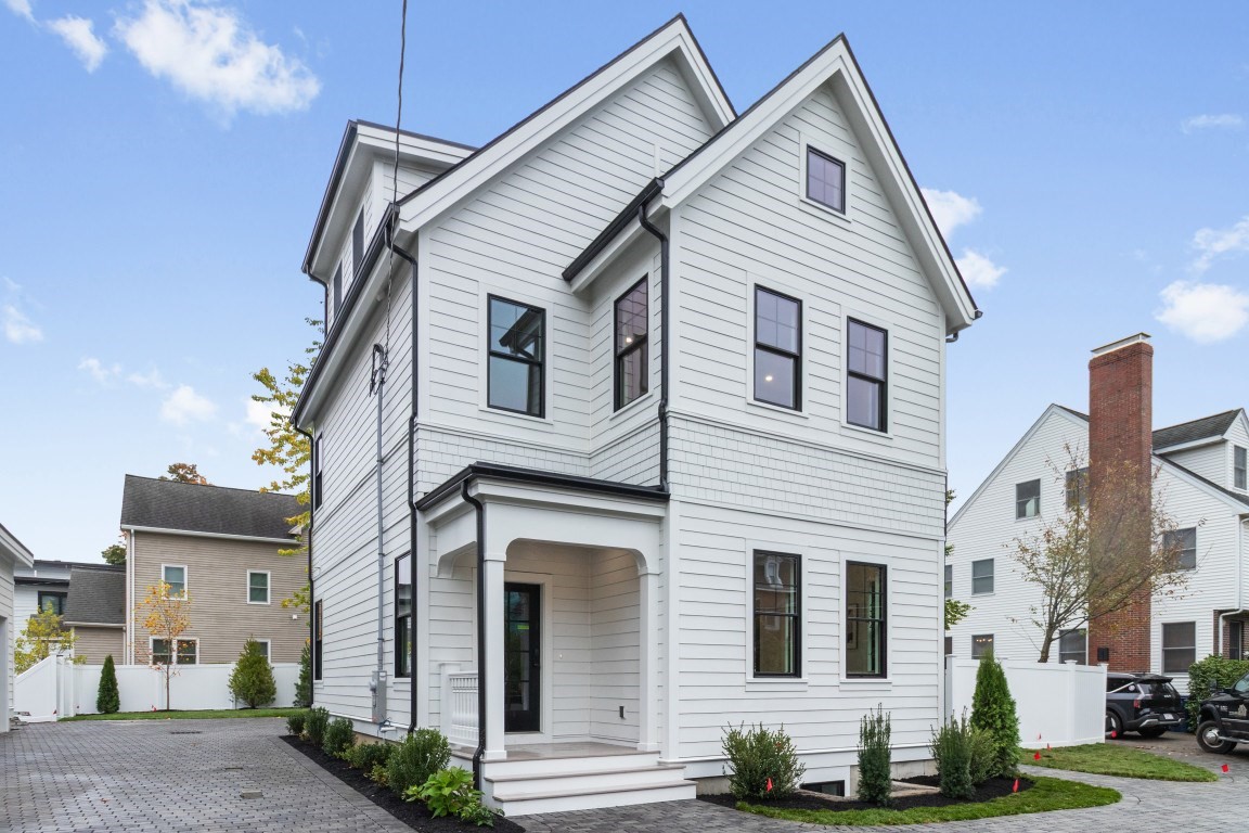 10 Central Ave Unit 10, Newton, MA 02460