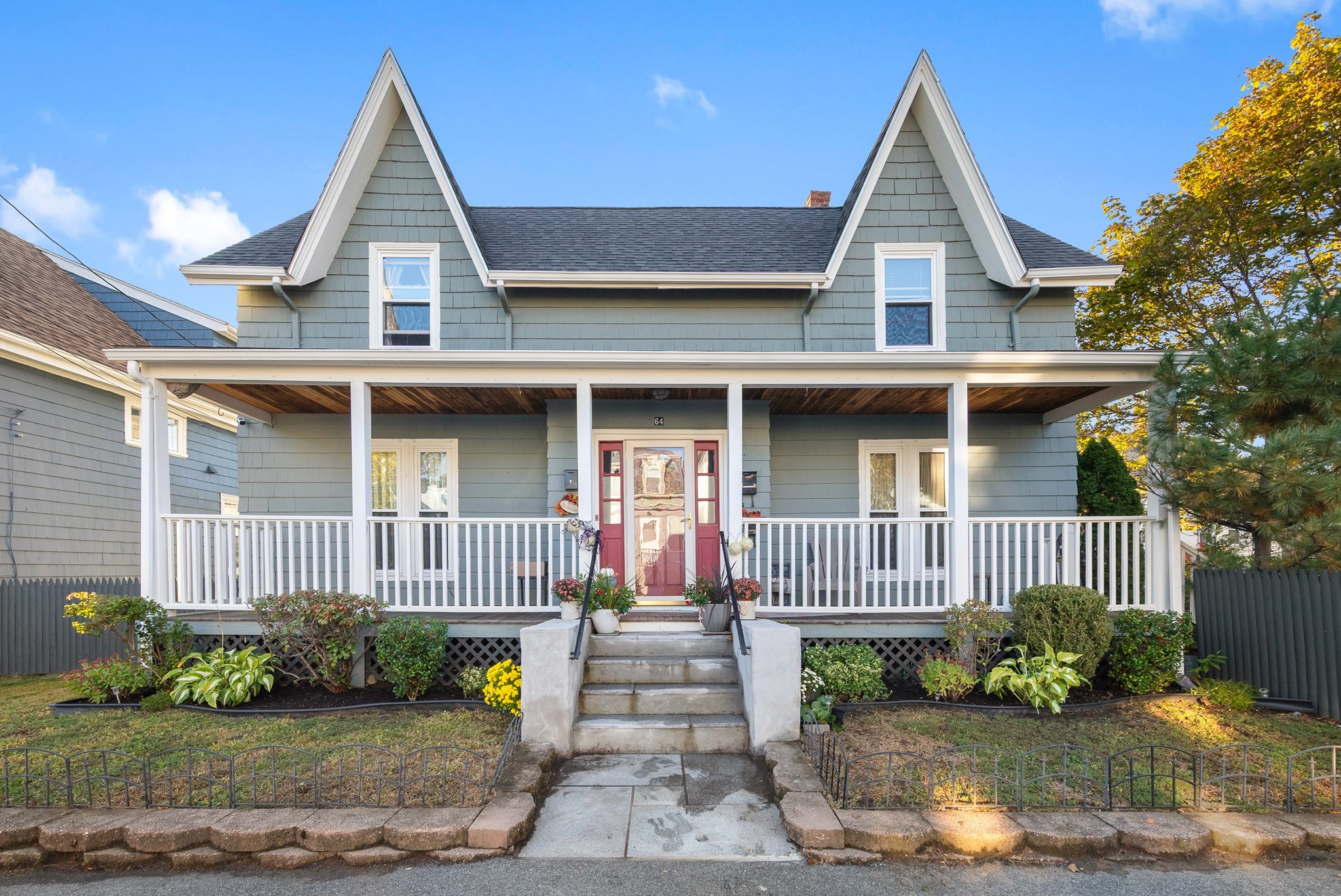 64 Pine St, Swampscott, MA 01907