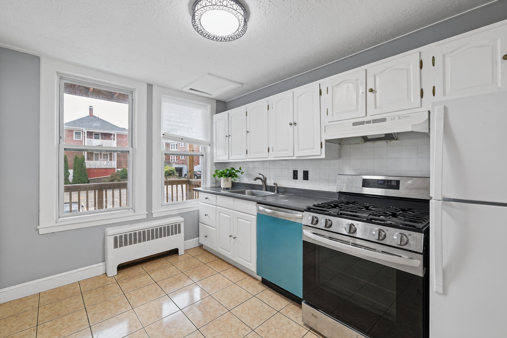 1726 Commonwealth Ave Unit 4, Boston College, Boston, MA 02135