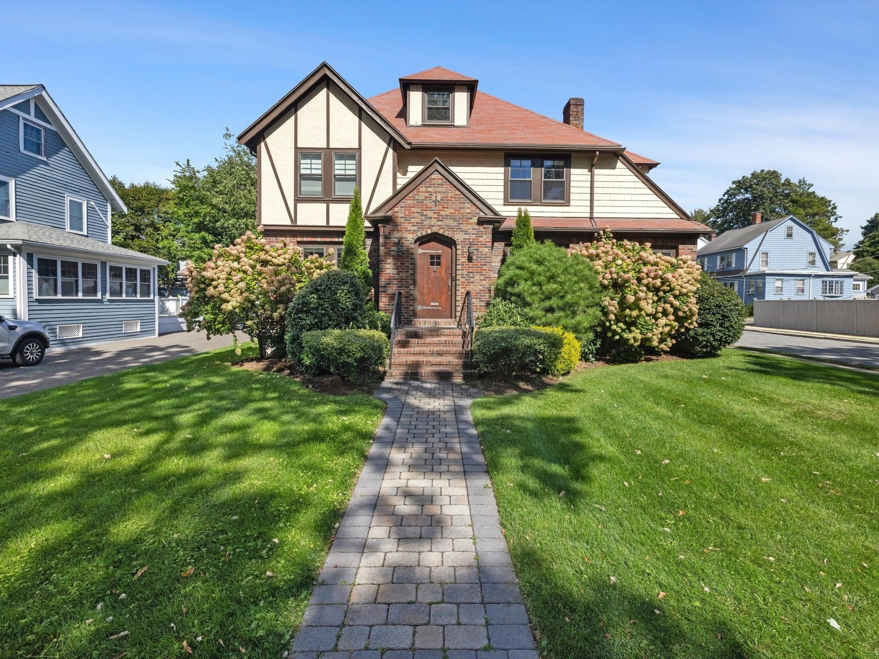 732 W Roxbury Pkwy, Boston - Roslindale, MA 02131