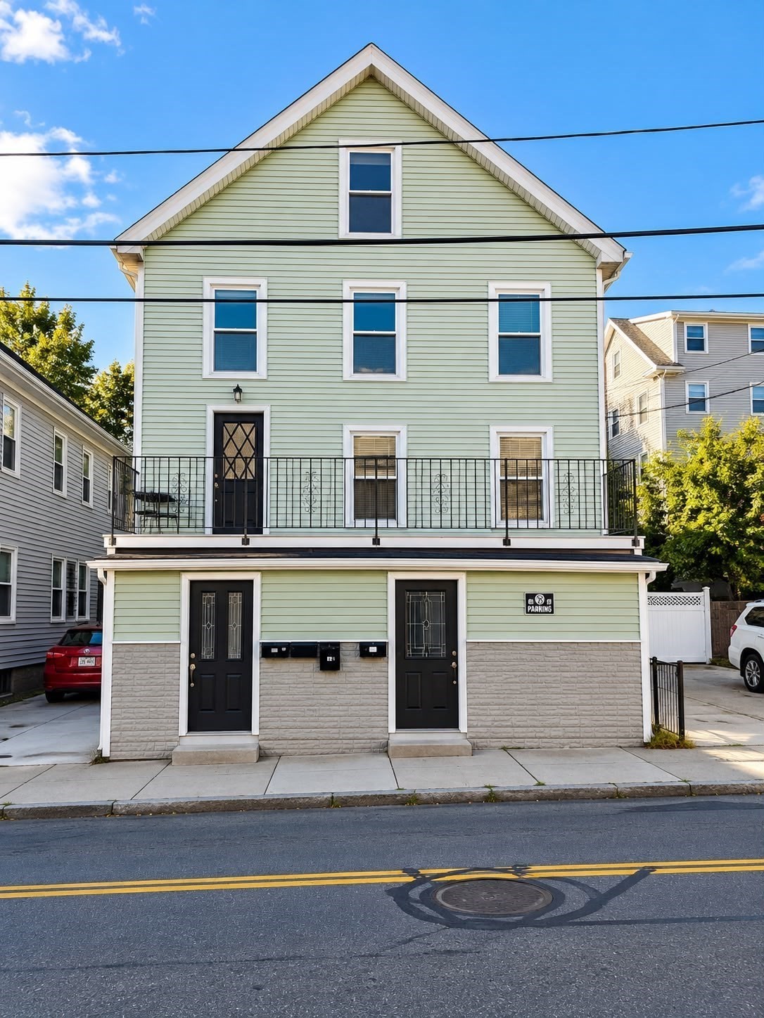 321 Lawrence St, Lowell, MA 01850
