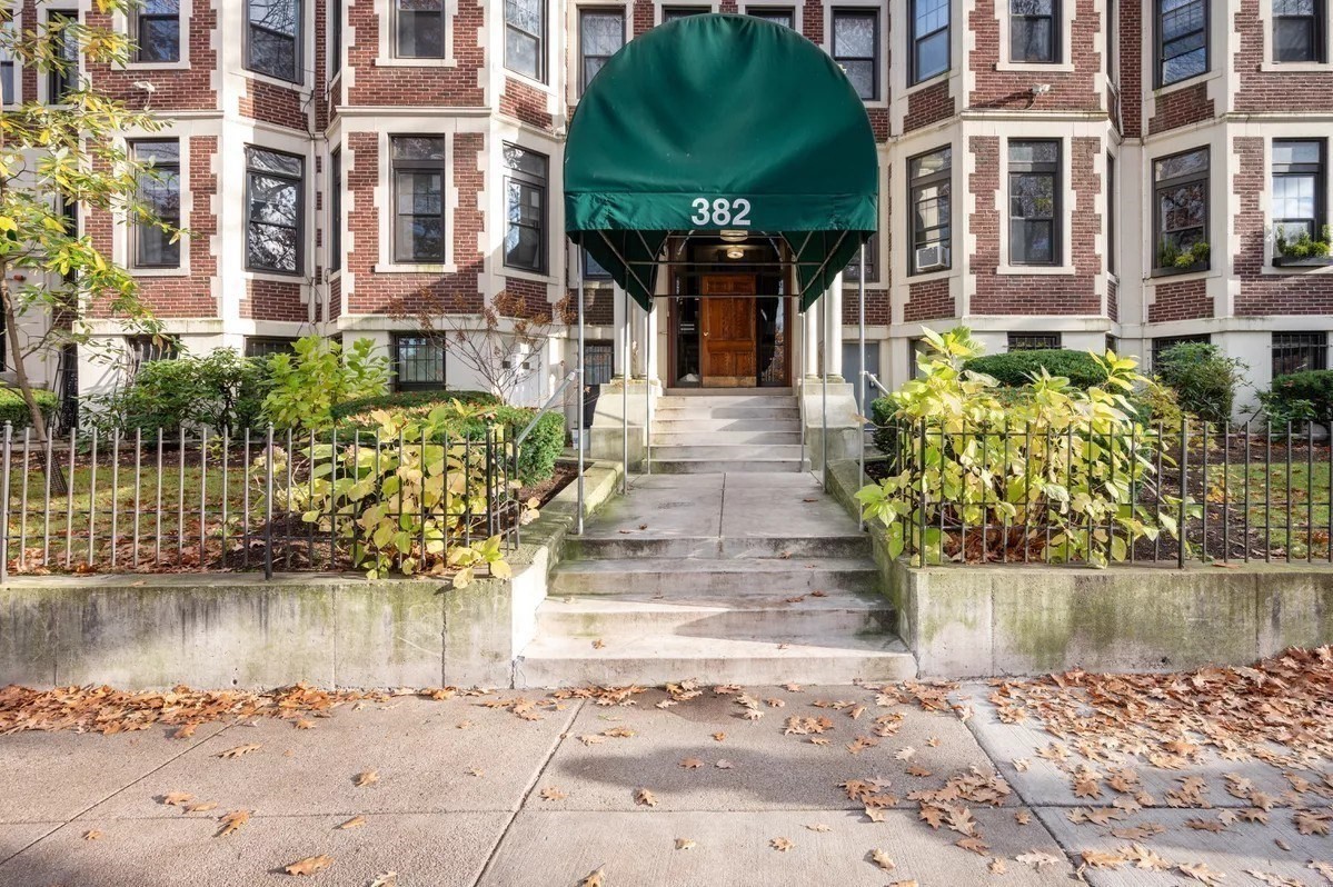 382 Riverway Unit 2, Boston - Mission Hill, MA 02115