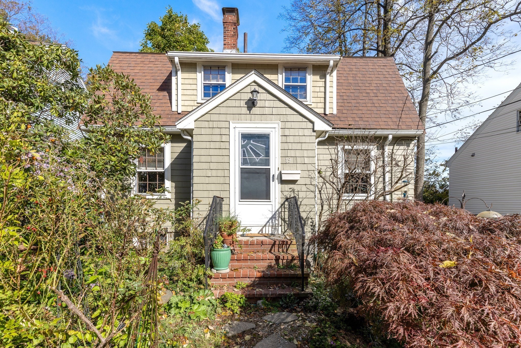 19 Deforest St, Boston - Hyde Park, MA 02136