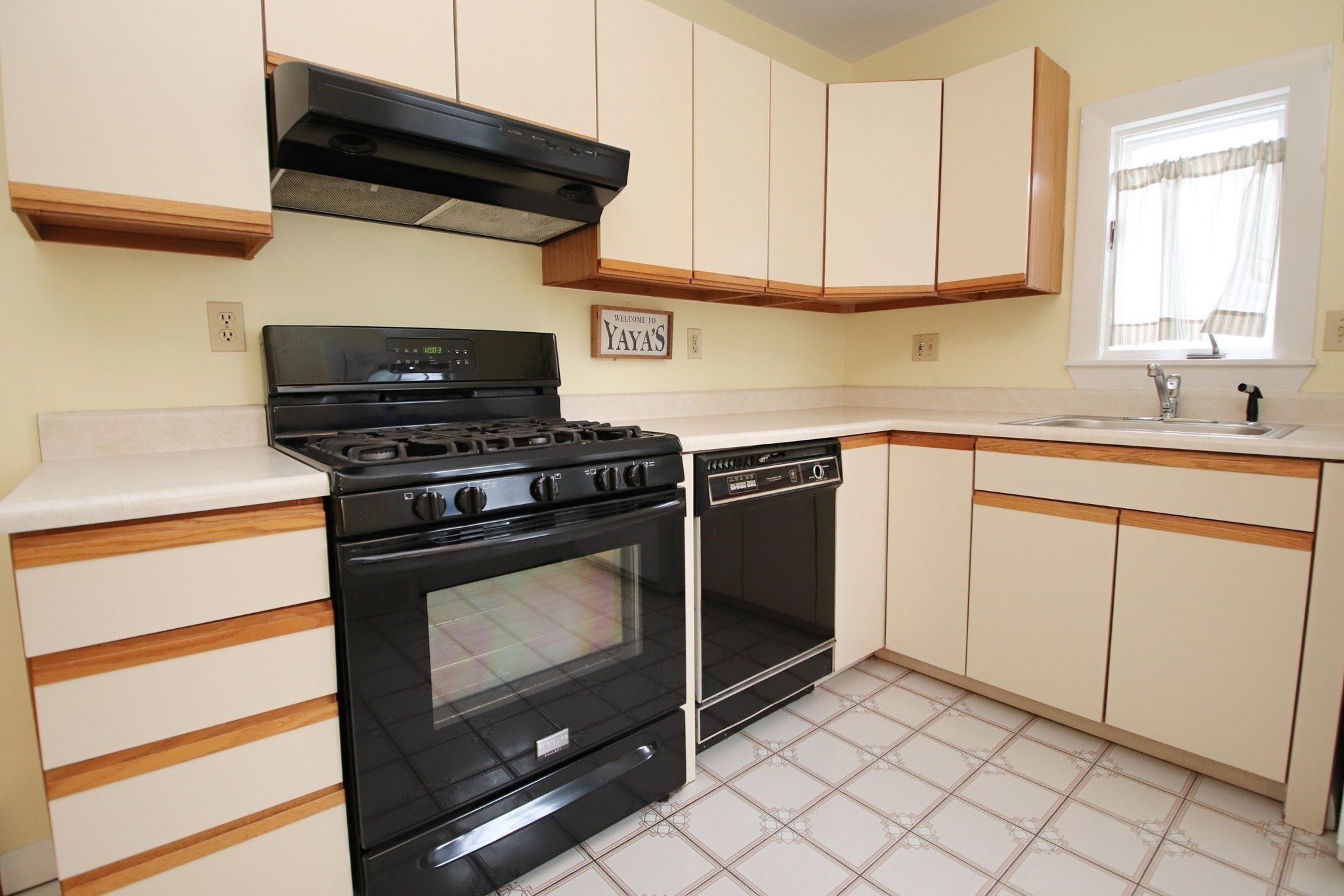 Saugus 2 Bed 1 Bath Home for Sale - $519,900