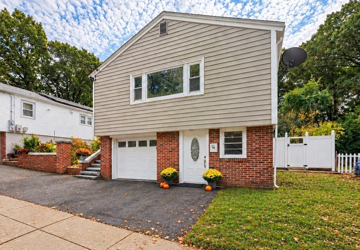 10 Ellswood Street, West Roxbury, Boston, MA 02132