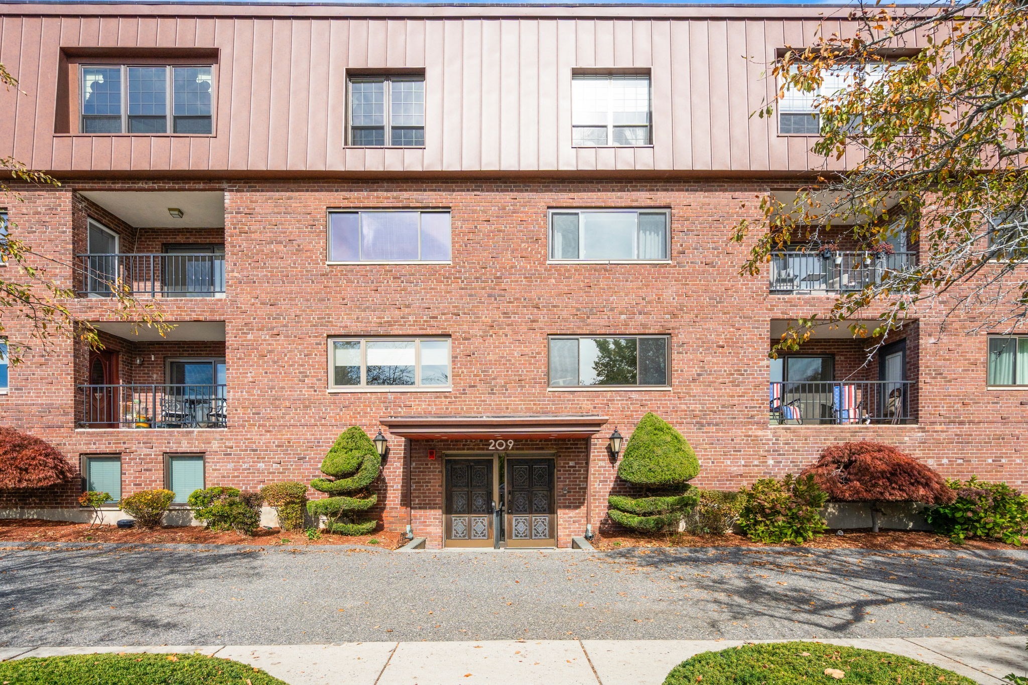 209 Commonwealth Ave Unit 2A, Newton, MA 02467