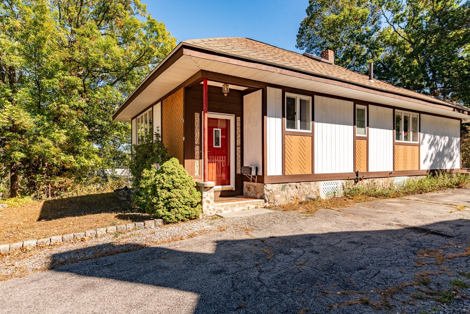 22 Vernon St, Boston - Hyde Park, MA 02136