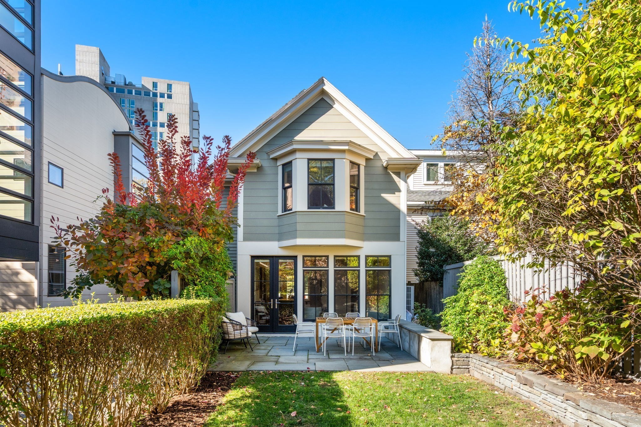 136 Banks St Unit 136, Cambridge, MA 02138