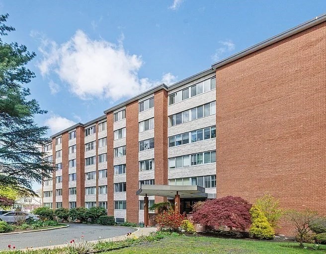22 Chestnut Pl Unit 114, Brookline, MA 02445